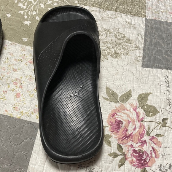 ππ ππππ ππππππ ππππ ππππ
β«οΈπMenβs Jordan Post Slidesπβ«οΈ - Picture 10 of 11